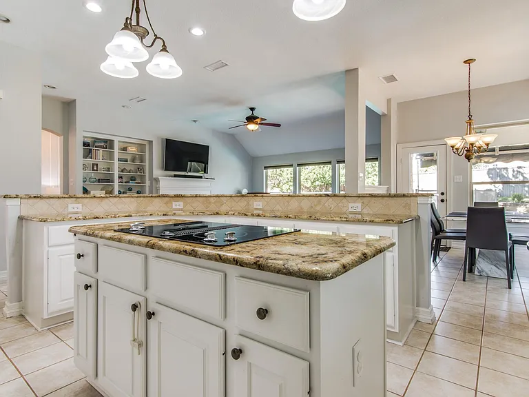700 Essex Ct — Photo 11