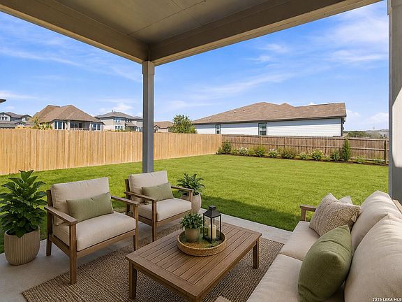 4th image of 424 Bella Rosa Way