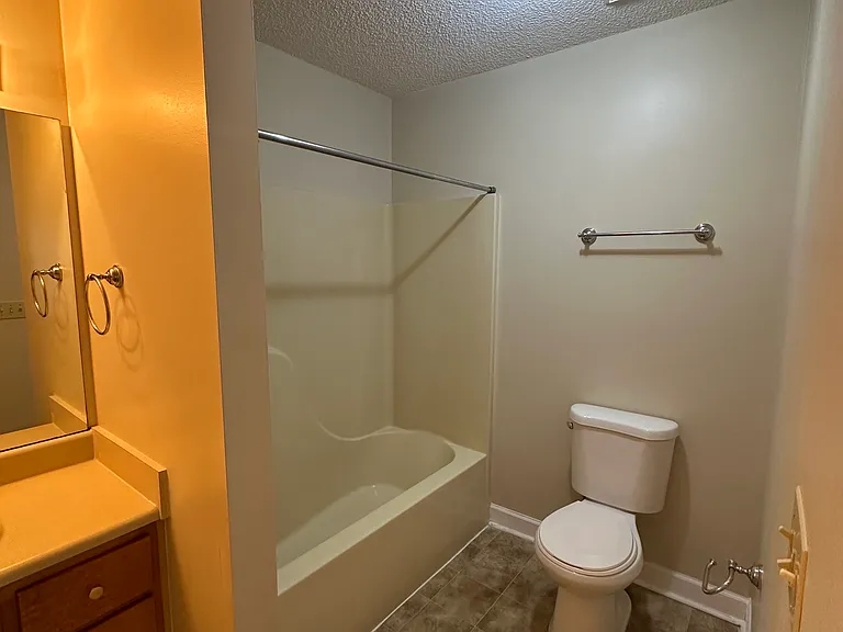 140 Talbot Ct #140 — Photo 6