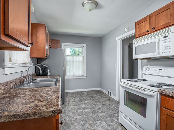 4th image of 2326 18th Ave #A