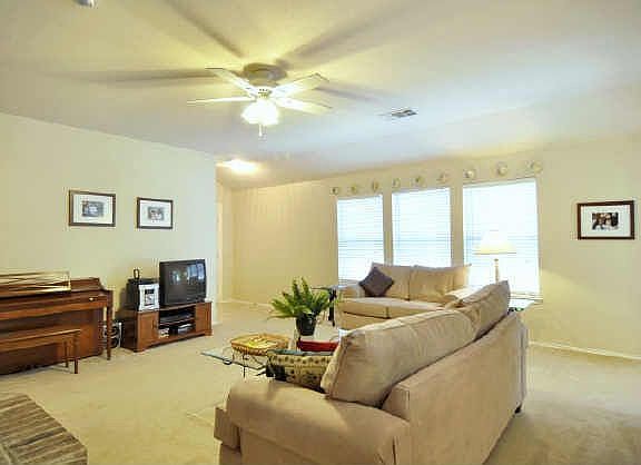 4th image of 2203 Wisteria Way