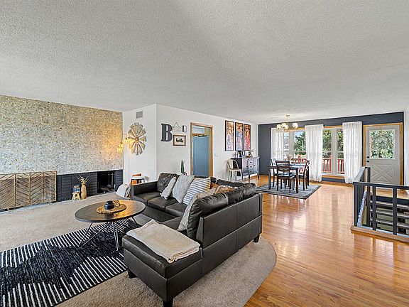 4th image of 2235 Edgehill Rd