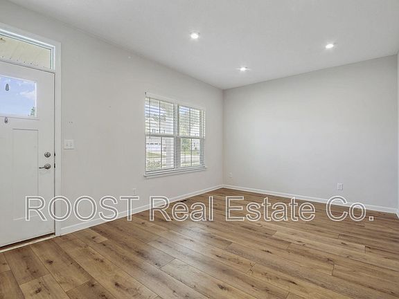 3rd image of 380 Crownover Way