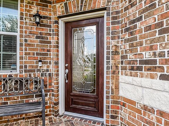 4th image of 2135 Waterford Park St