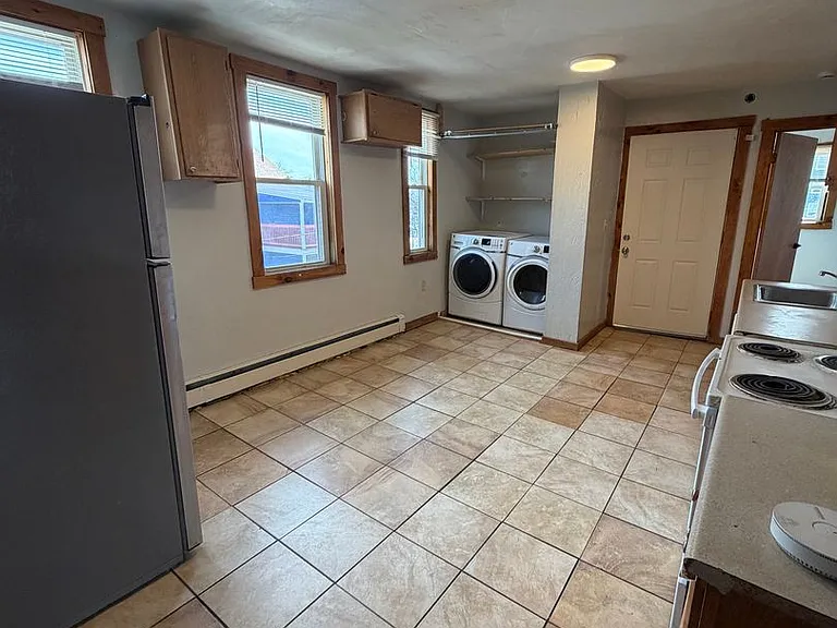 127 Austin St — Photo 2