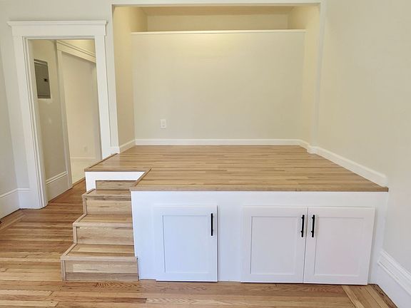 3rd image of 3037 Pierce St APT 2