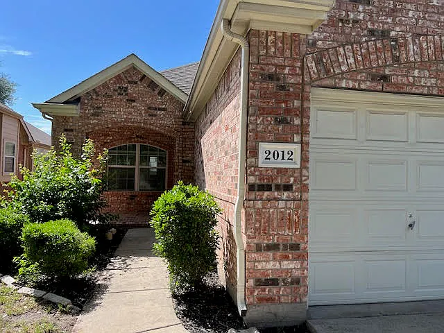 3 bed, 1369 sqft, $2,150 — Photo 3