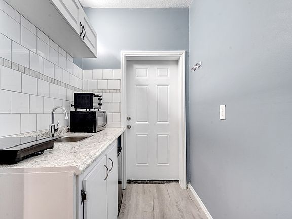 4th image of 1143 Forest Gate Cir