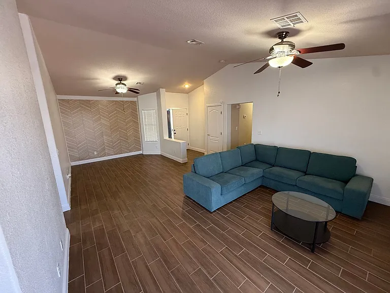 904 Big Horn St — Photo 10