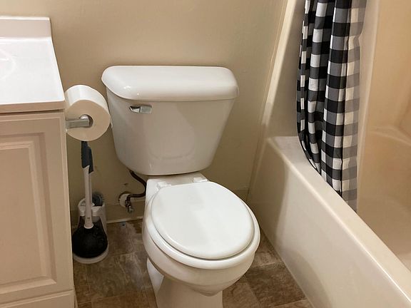 4th image of 211 Tower Dr #200