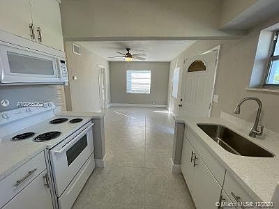 2nd image of 1723 Lauderdale Manor Dr #1723