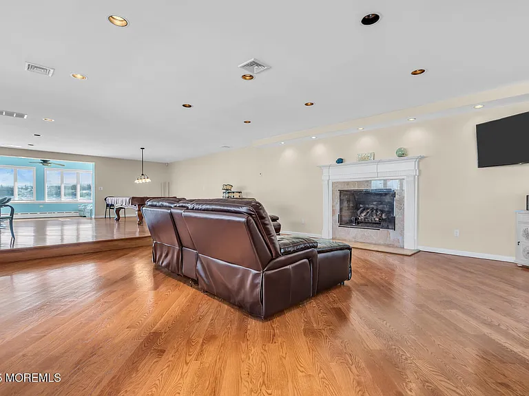 115 N Ocean Ave — Photo 9