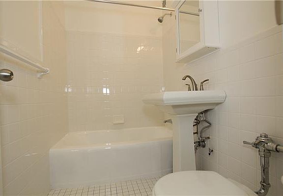 4th image of 6565 Wetherole St APT 2K
