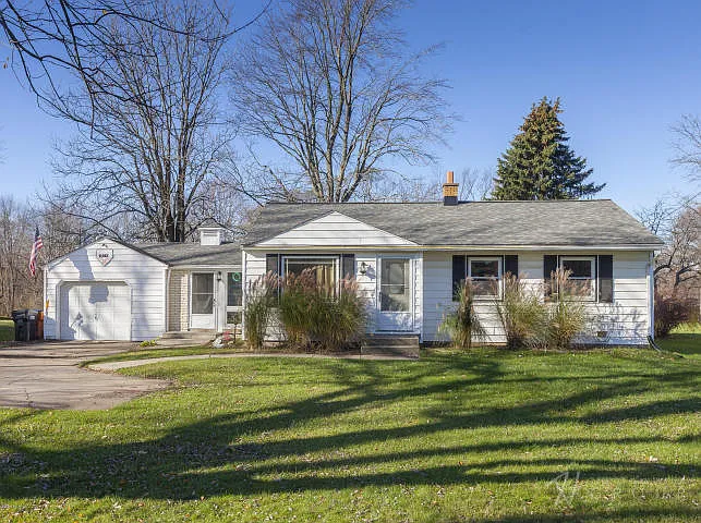 459 Northland Ct NE photo 1