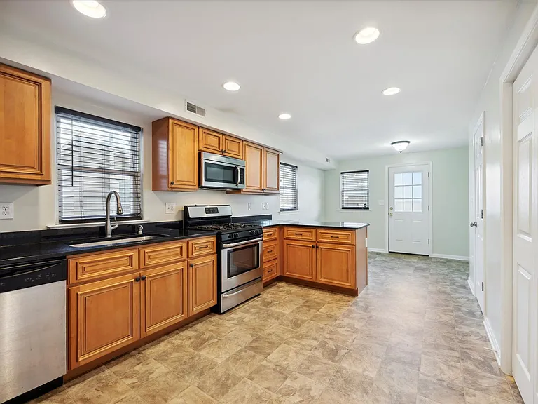 113 S Worthington St — Photo 3