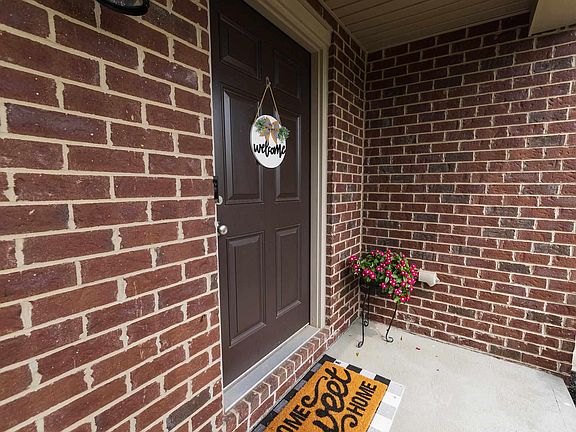 3rd image of 10548 Pepperwood Dr