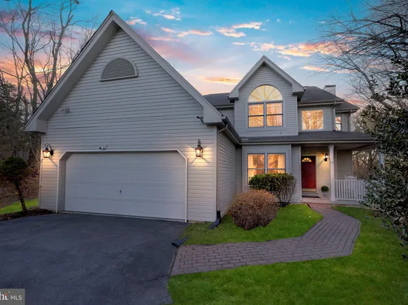 317 Baker Dr, Lincoln University, PA 19352