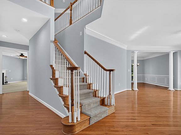 4th image of 25670 S Village Dr