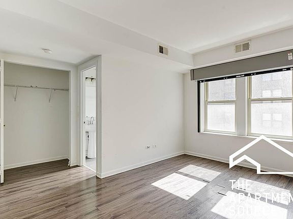 3rd image of 924 W Carmen Ave #4D
