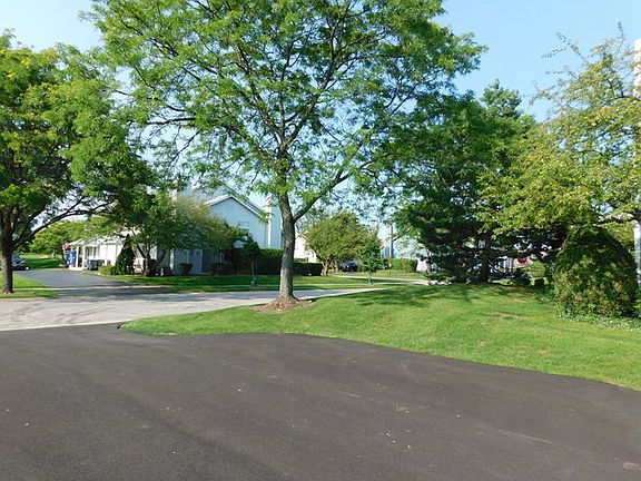 3rd image of 391 Wisteria Dr #391