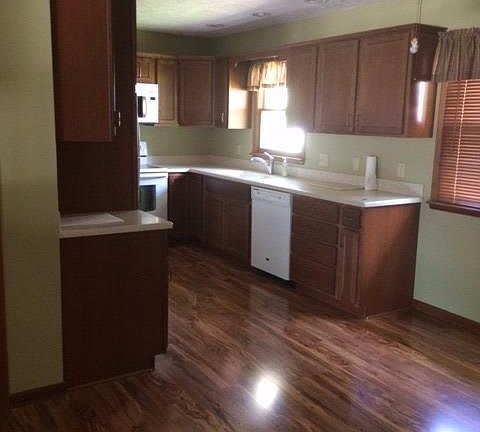 3rd image of 4040 S Gate Blvd