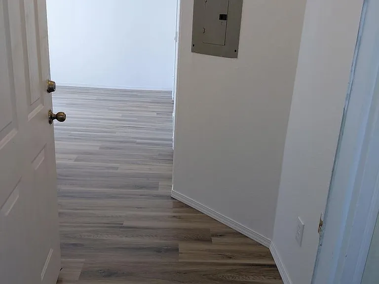 133 N Market Blvd — Photo 19