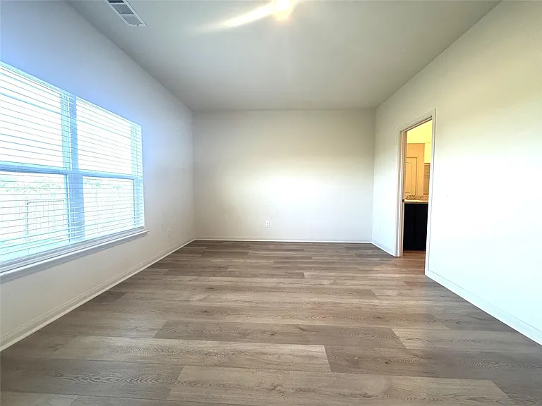 1001 Riverdale Cv — Photo 5