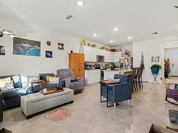 3rd image of 17518 Crescent Moon Loop