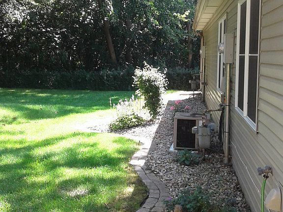 3rd image of 8675 Kelly Dr