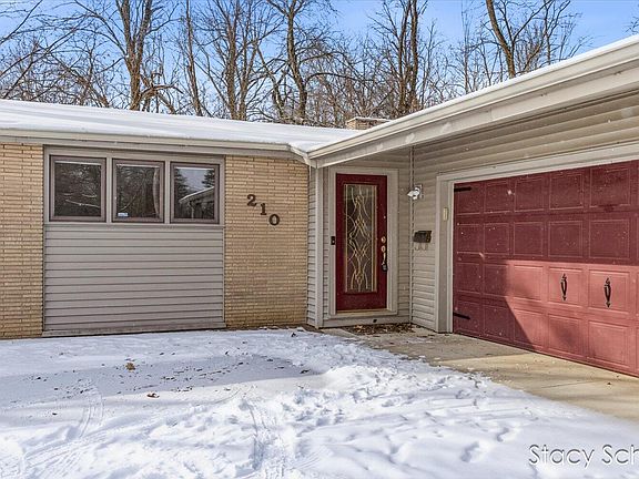 3rd image of 210 Brewer Dr S