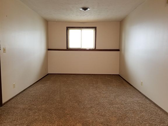 4th image of 2116 Cottage St