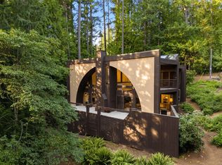 5748 W Saanich Rd, Saanich, BC V8X1Z5