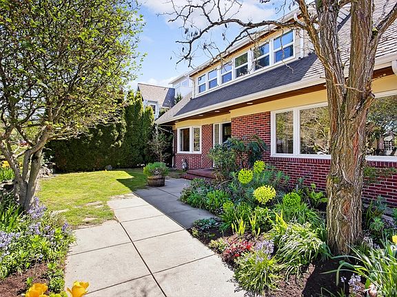 Landscaped Front Yard and Garden 