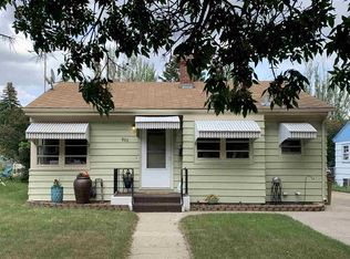 806 16th St NW, Minot, ND 58703