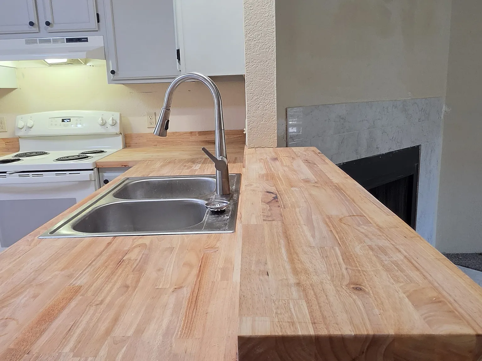 2 bed, 1.5 bath, 990 sqft, $1,800 — Photo 2