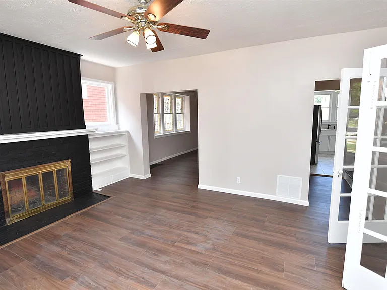 1027 N University St — Photo 9