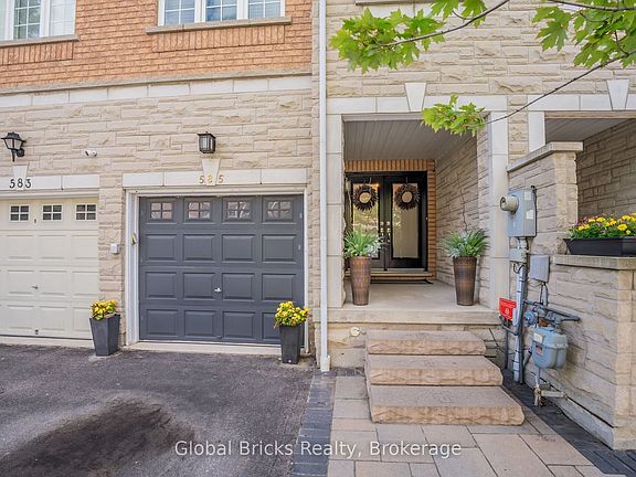 3rd image of 585 Candlestick Cir