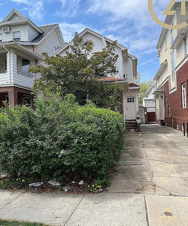 2nd image of 1044 E 10th St