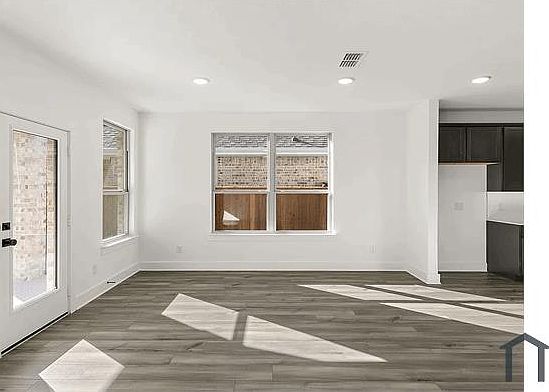 5th image of 1327 Pierce St