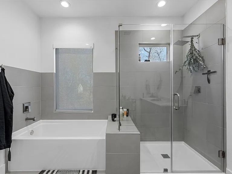 2222 Wavell St — Photo 18