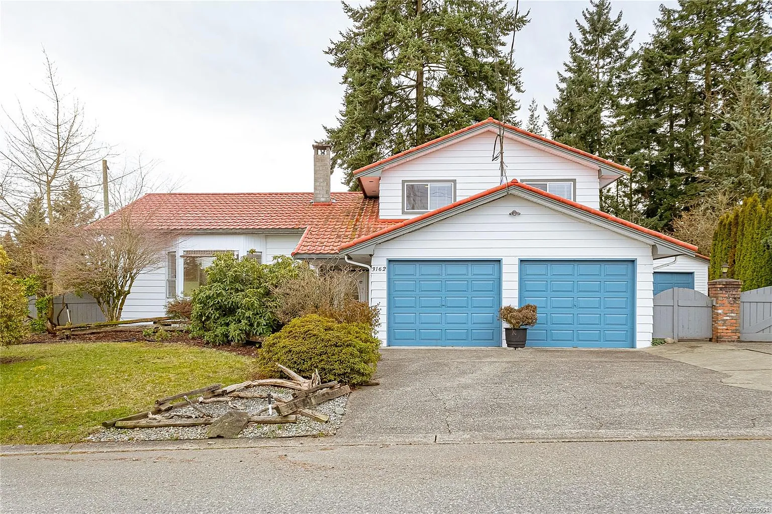 3162 Sunset Dr photo 1