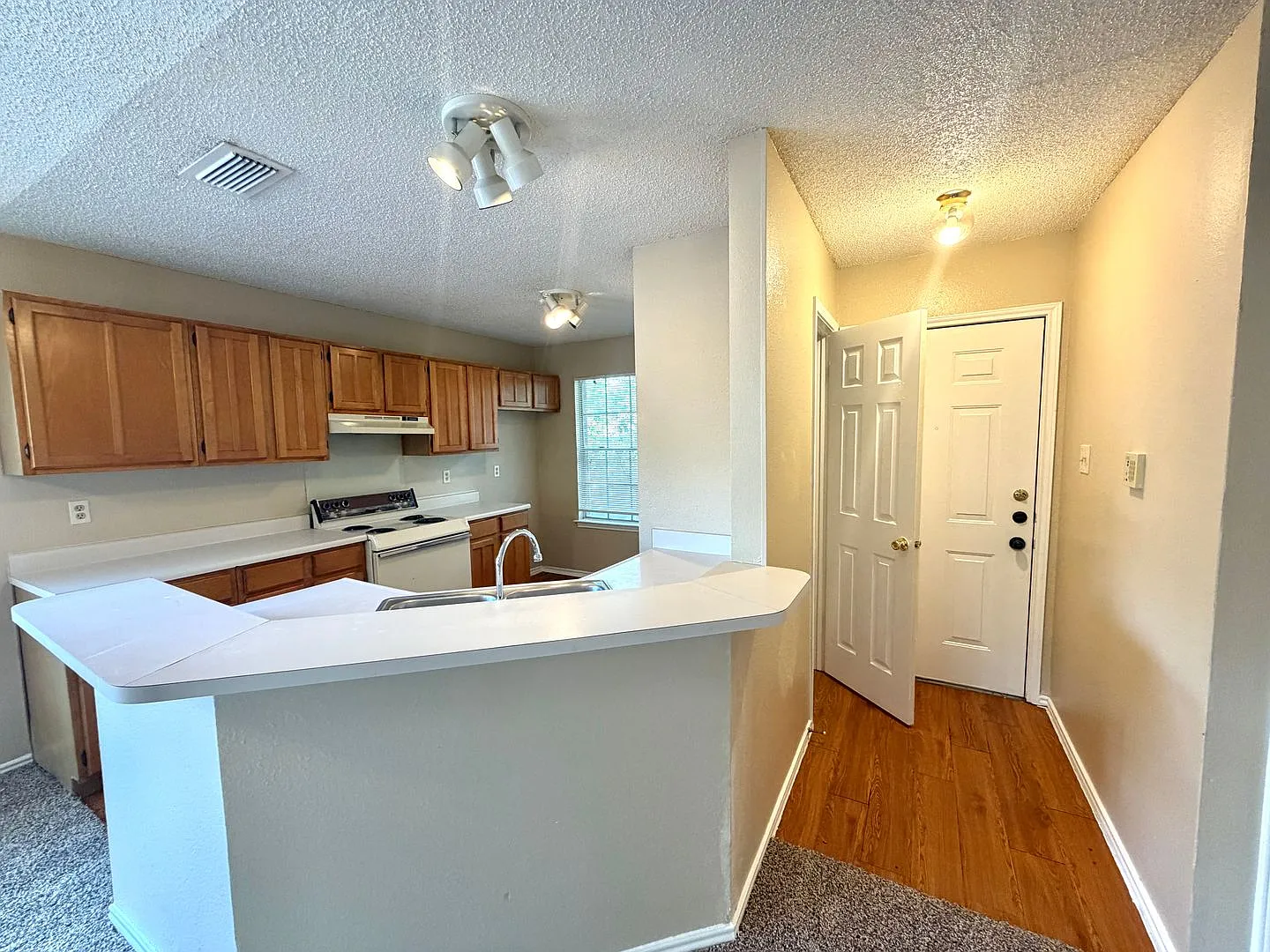 9221 Shadow Crest — Photo 3
