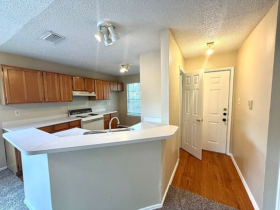 3rd image of 9221 Shadow Crest Dr
