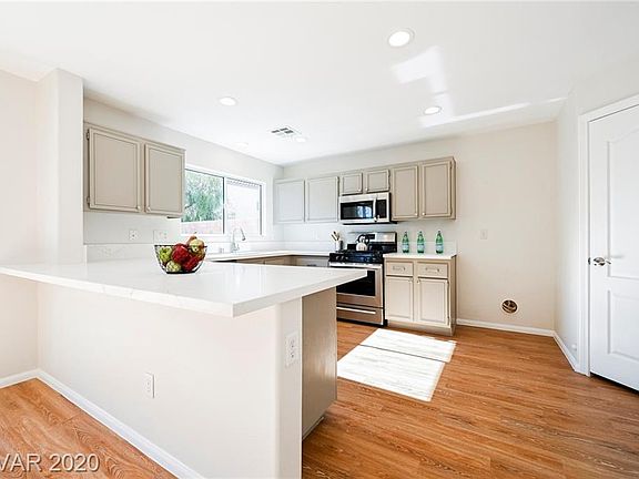 4th image of 10485 Precliffs Ct