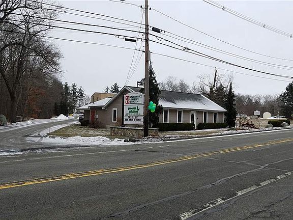 3rd image of 421 Newburyport Tpke Floor 1