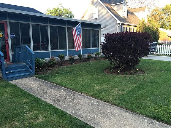 2nd image of 1313 McKinley St