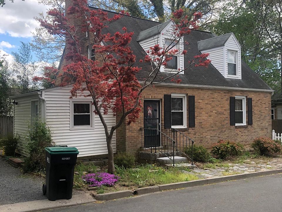 1st image of 132 E North St