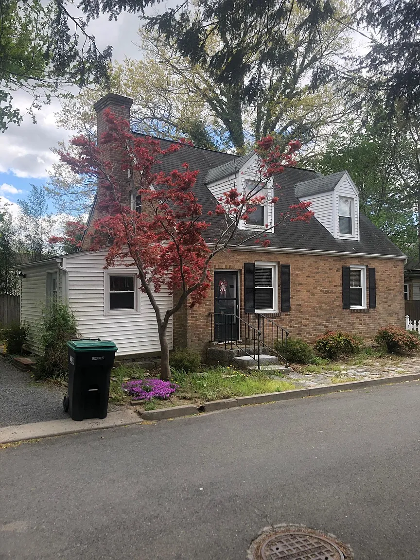 132 E North St photo 1