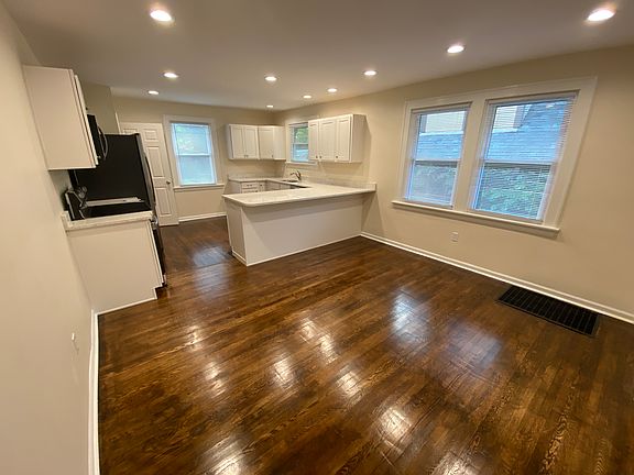 3rd image of 4019 Clifton Ave