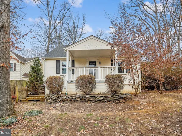 18418 Woodland Dr, Triangle, VA 22172